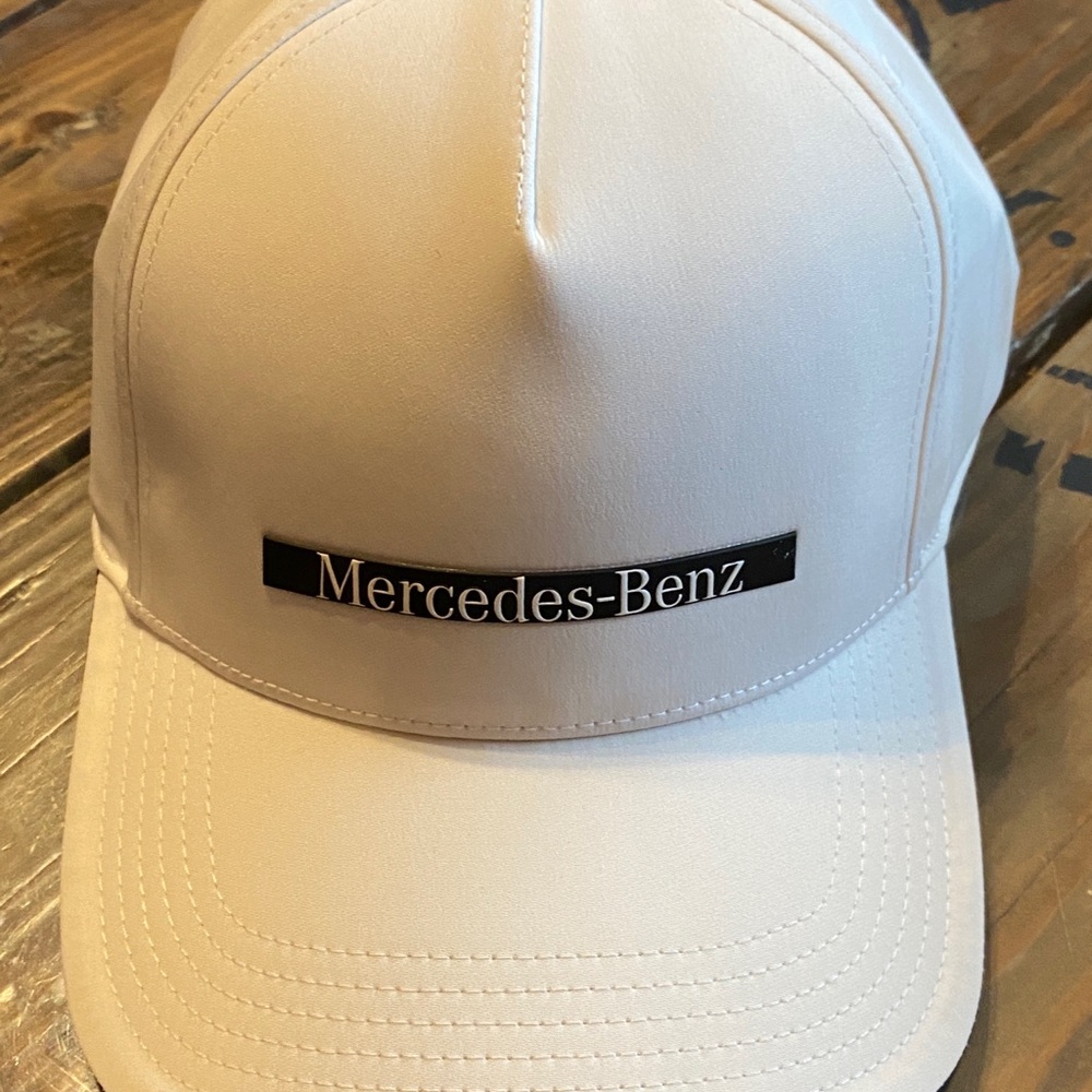 Mercedes-Benz Cream Cap A19